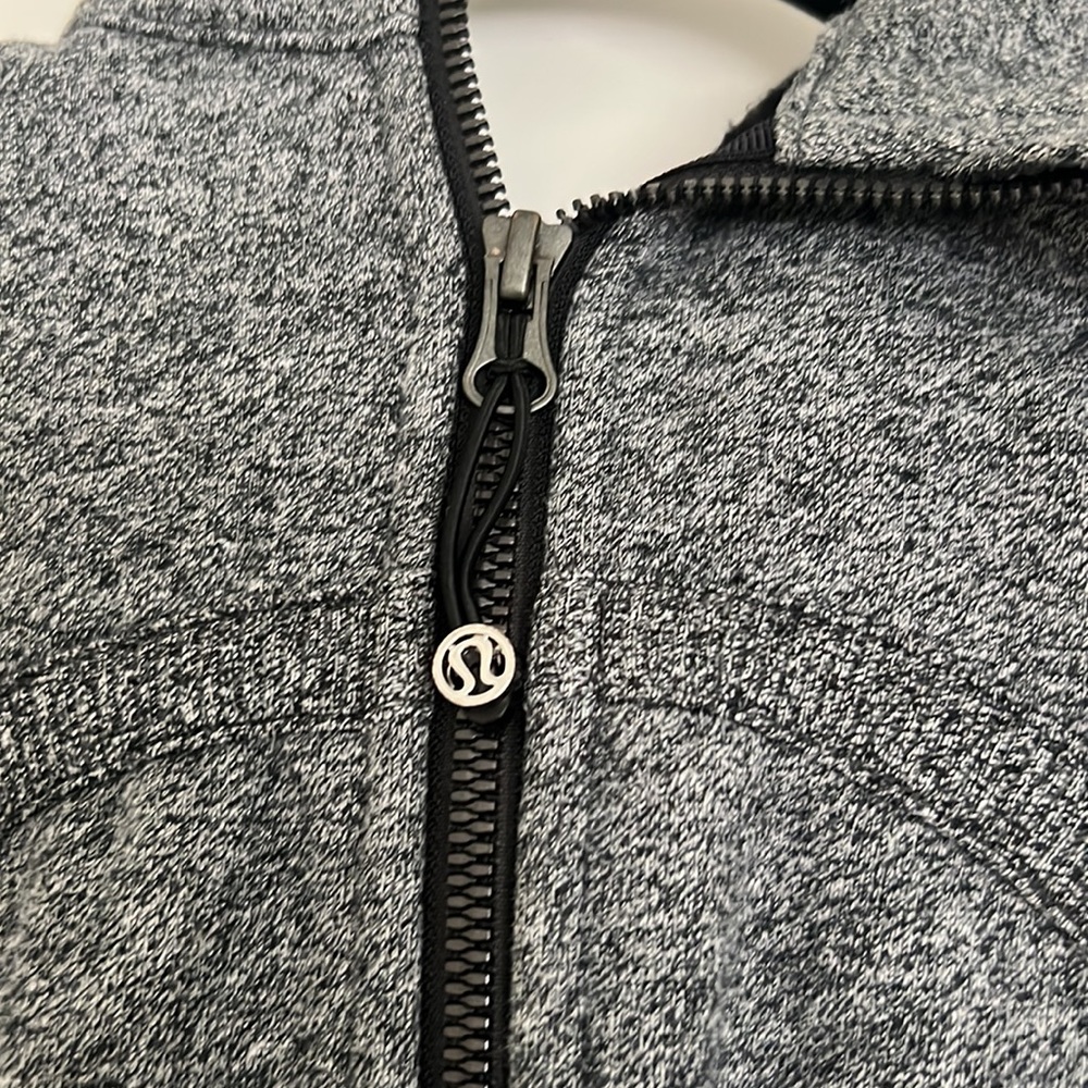 EUC lululemon scuba hoodie size 4 - Picture 3 of 5